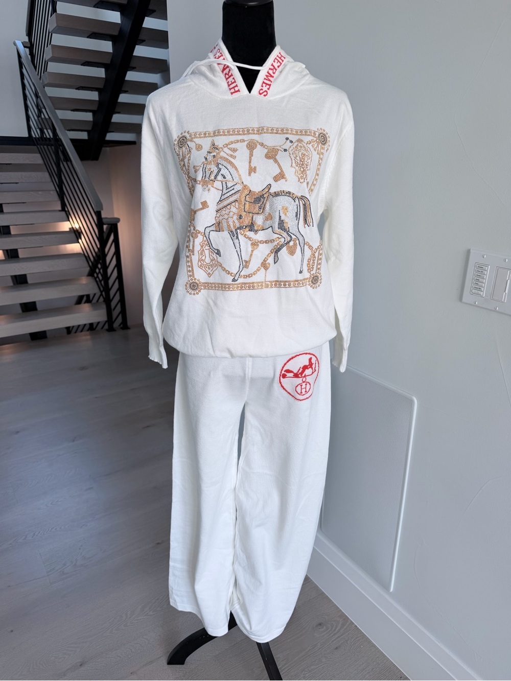 SOLD❌SOLD❌White Hooded Tracksuit with Wide Leg Pants size M